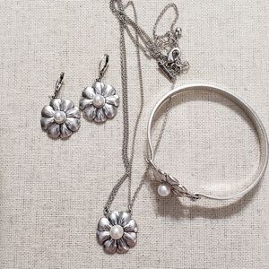 Vantel Pearls Blossom Set